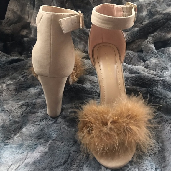 Heels - Picture 4 of 4